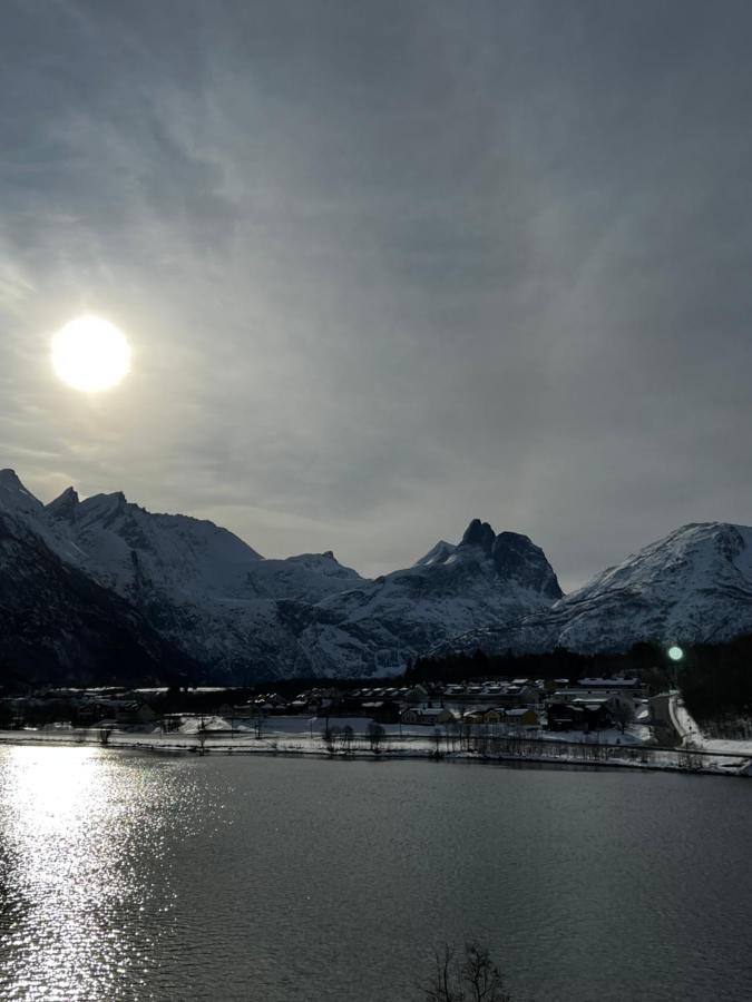 Frichs Ekspress Andalsnes Hotel Exterior photo