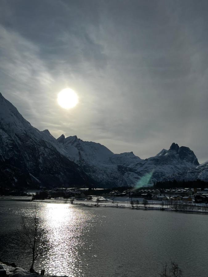 Frichs Ekspress Andalsnes Hotel Exterior photo